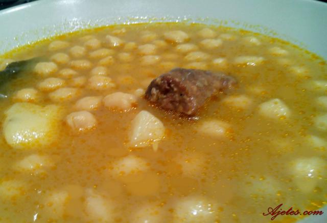 Receta de cocido de garbanzos tradicional