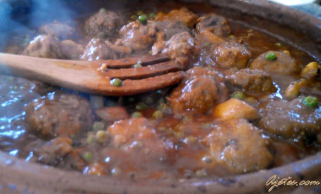 Receta de albóndigas con sepia y guisantes