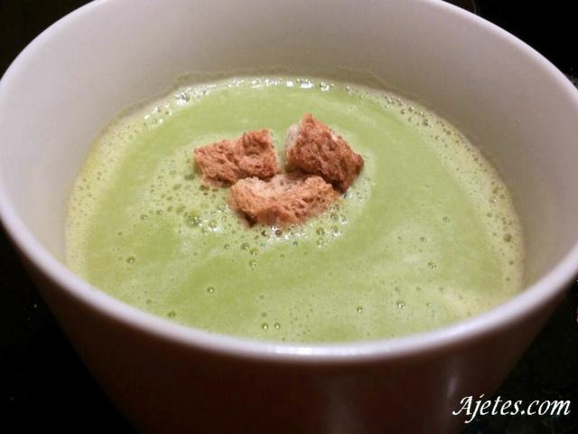 Receta de crema de guisantes con picatostes