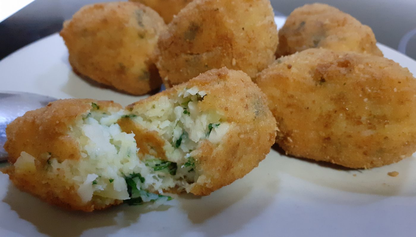 bolitas de patatas y pescado